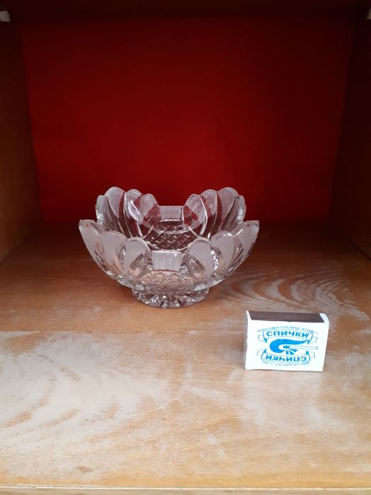 Хрустальные вазочки. И лодочки ( конфетницы ).