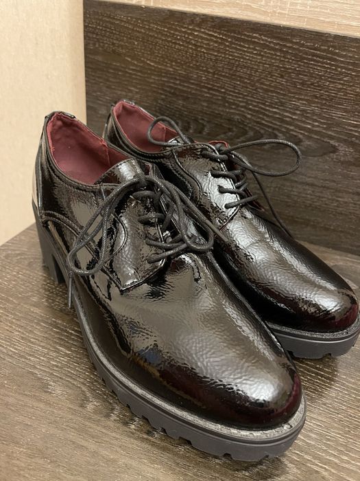 Продам полуботинки женские