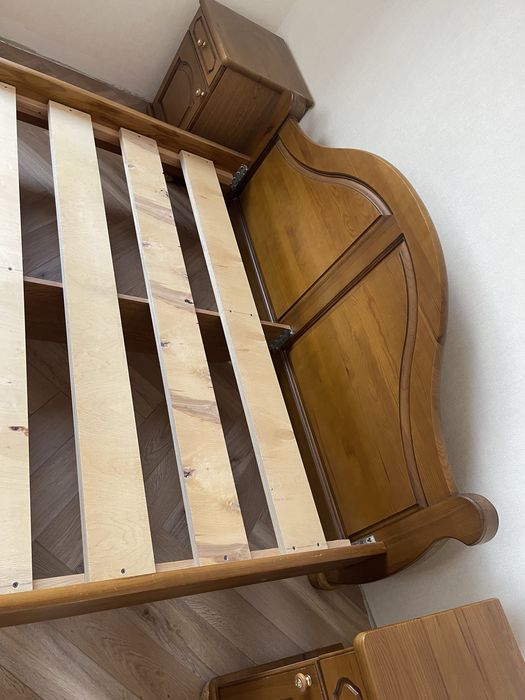 Продам спальни гарнитур из масива дерева