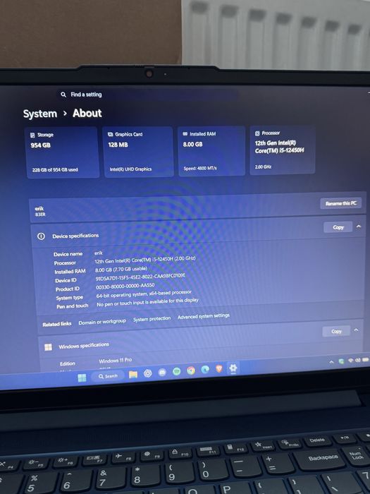 Laptop Lenovo IdeaPad Slim 3 15IAH8, i5 12th Gen, SSD 1TB M2, 8 GB Ram DDR5 Impecabil ca nou baterie 100%, factura + garantie