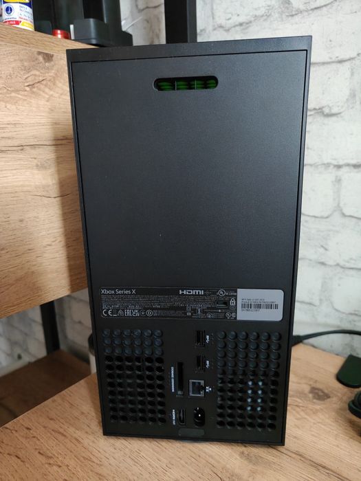 Xbox series X с наушниками