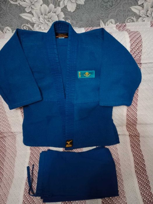 Продам защитный шлем для карате