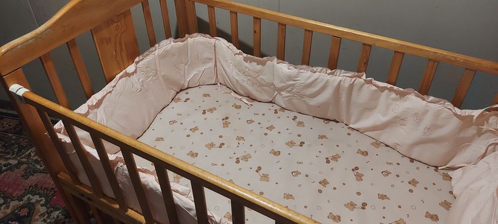 Детская кроватка