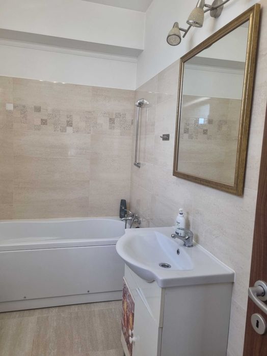 Inchiriez apartament