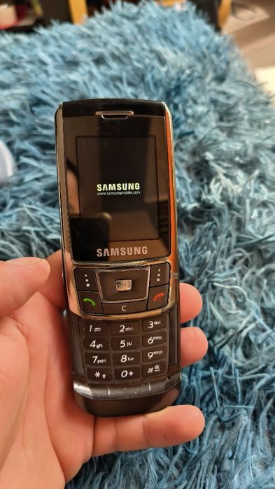 Vând Samsung D900