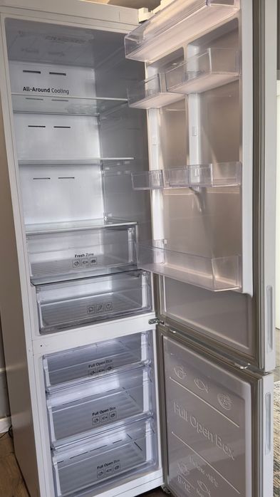 Холодильник Samsung