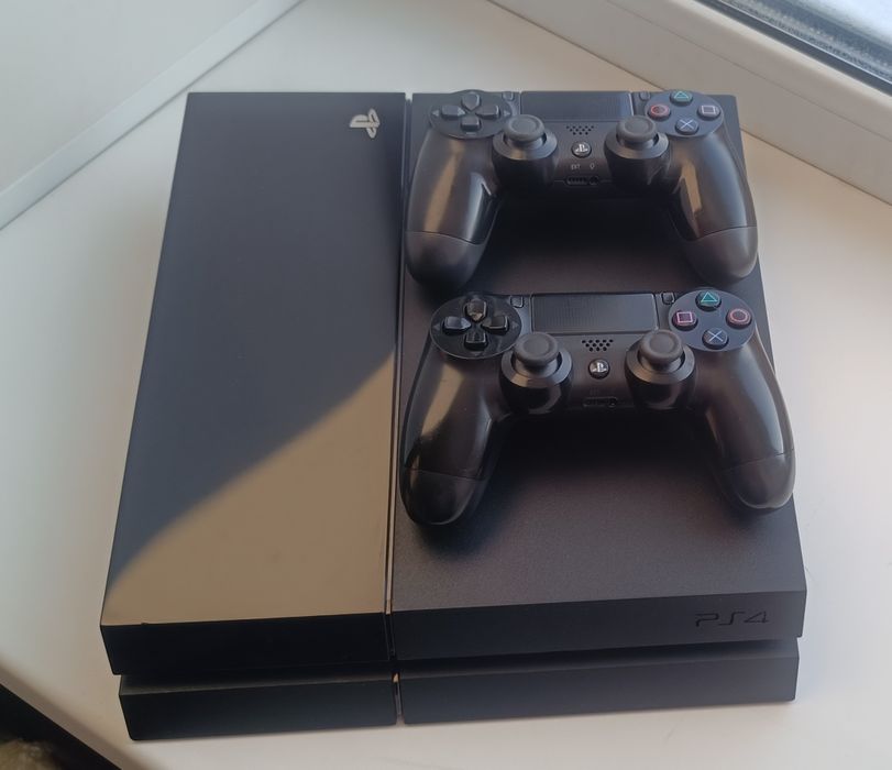 Продам Sony Playstation 4