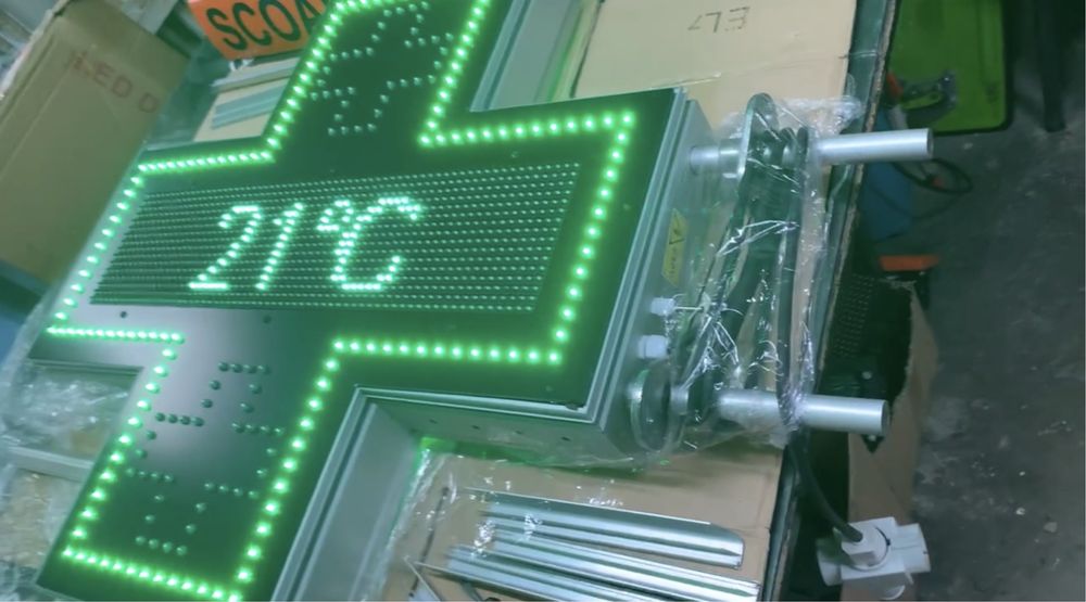 Cruci pentru farmacii