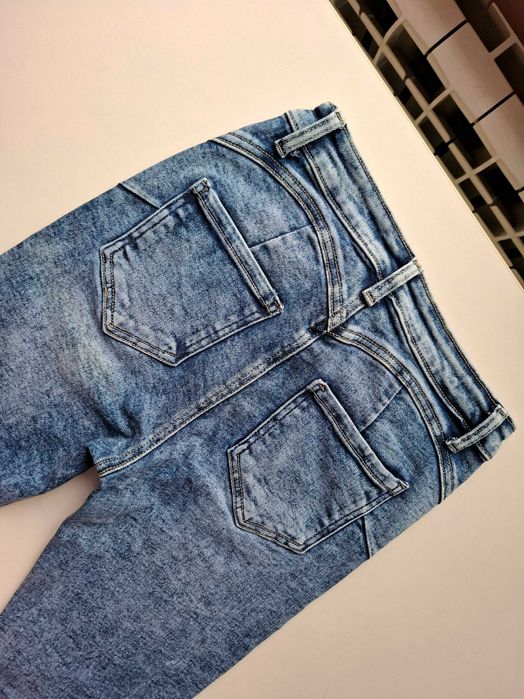 Чисто нови , дамски еластични слим дънки - размер 27 с повдигащ ефект