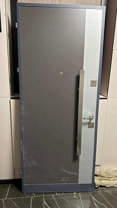 продается дверь 2,2