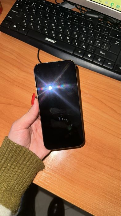 Продается айфон 16 про