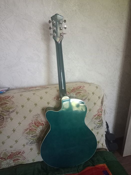 Гитара почти новый