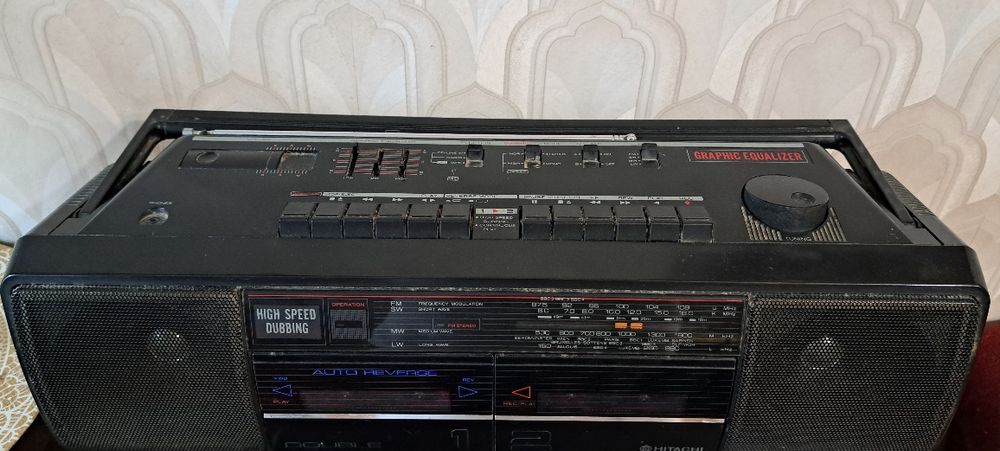 Касетофон 1988г        HITACHI