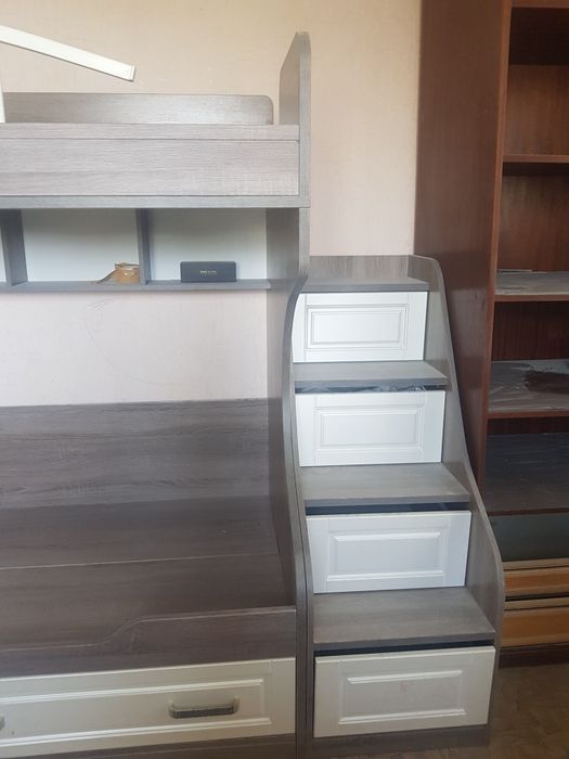 Двухъярусная кровать