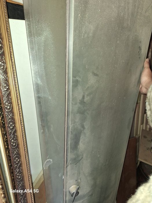 Стёкла от душ кабинки.