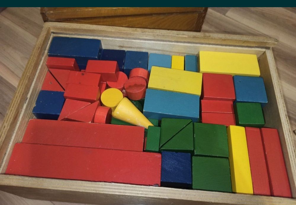 Продам игрушки, конструкторы деревянные,музыкальные игрушки