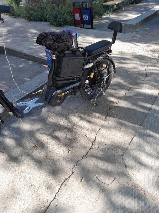 Drongo skuter sotiladi.