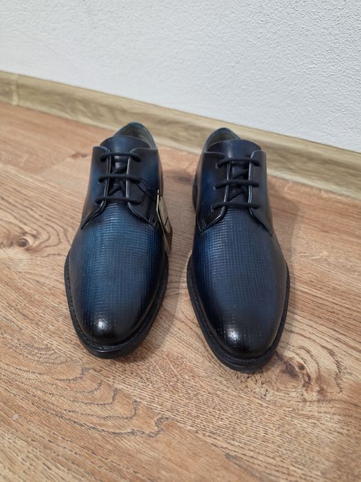 Vând pantofi eleganți Bugatti bărbați, mărimea 40