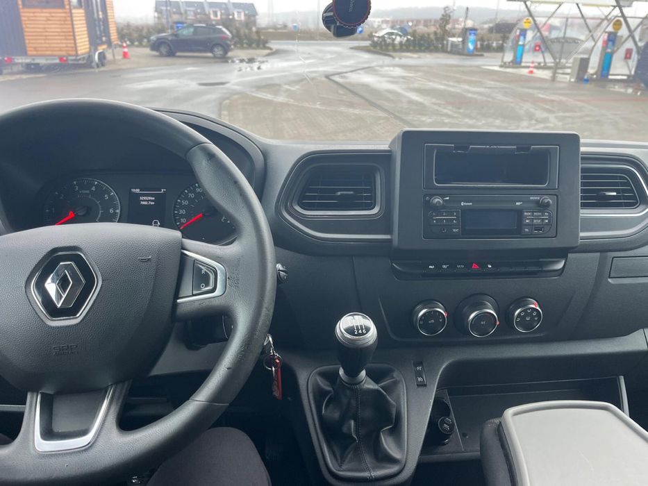 Vand renou master 2022  9 europaleti cu cabina de dormit