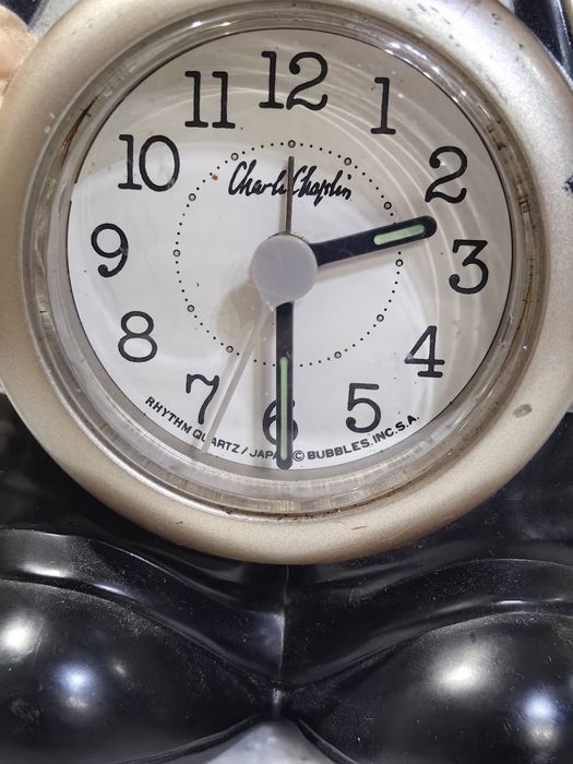 Страхотен настолен часовник Чарли Чаплин