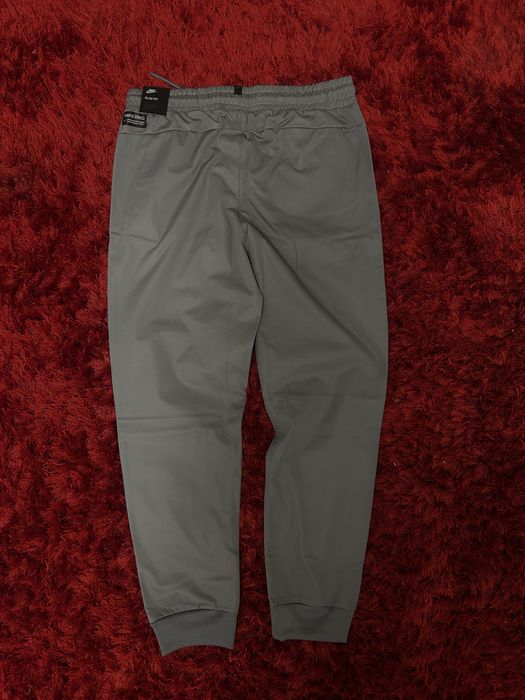 Vand Pantaloni Nike