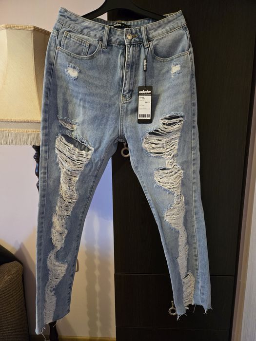 Чисто нови дамски дънки.