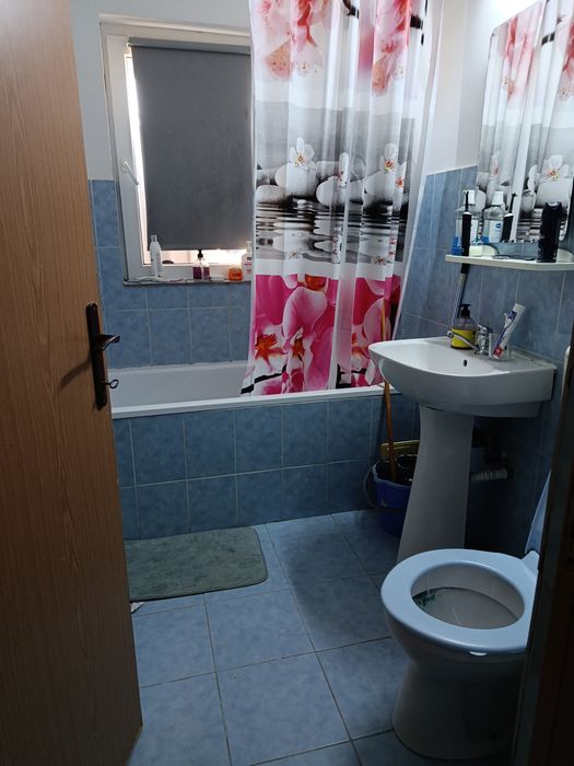 Închiriez apartament cu 2 camere