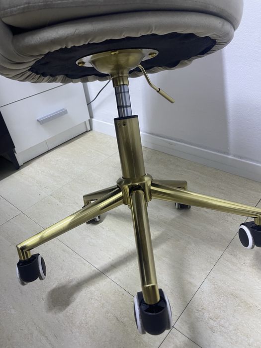 Vand scaun din catifea pentru salon sau birou