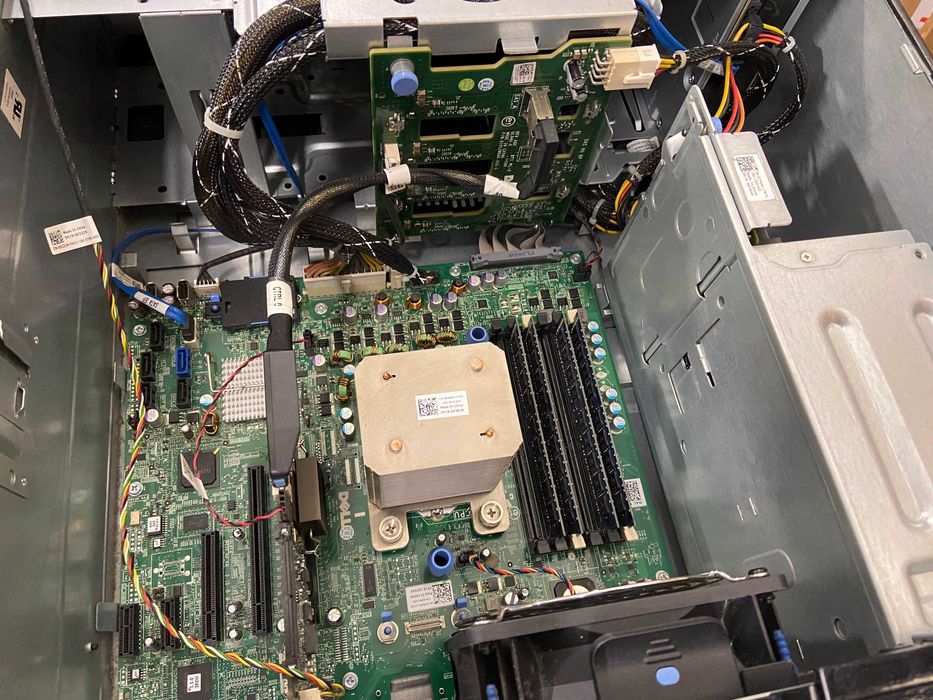 Dell PowerEdge T310 Xeon X3430, 16GB RAM, PERC 6/i SAS/SATA, сървър