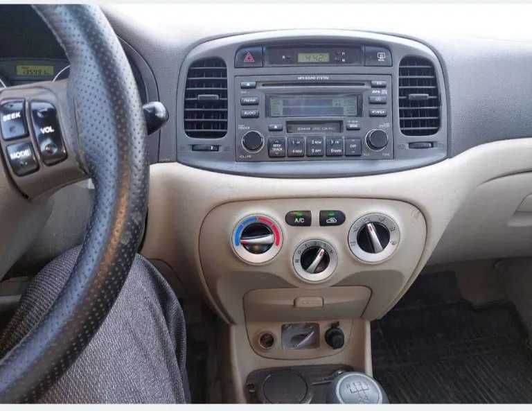 Hyundai Accent Albastru