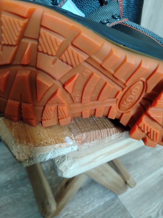 Продам рабочие ботинки