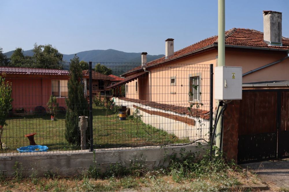 Продава се Къща в с. Разлив, Област София-област - 200 кв.м за 800 €/кв.м - Снимка #1