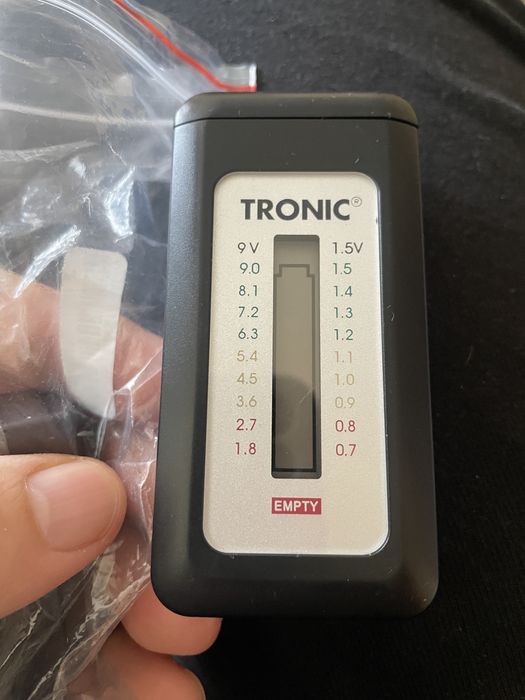 Tester de baterii 1 digital si 1 analog. 15 lei ambele.