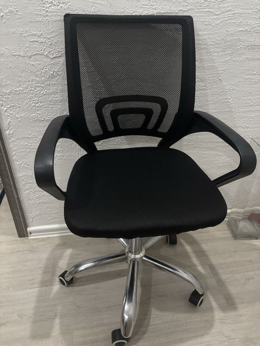 Офисное кресло