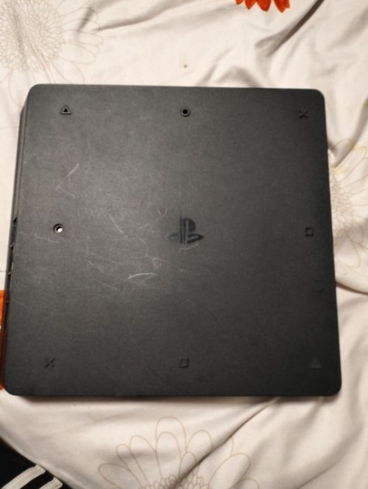 Vând PS4 slim cu 500gb