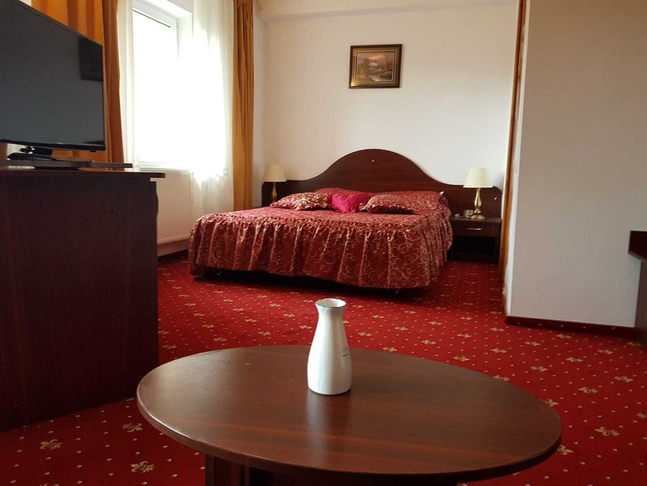 Predeal - Inchiriez PENSIUNE de 1000 MP pe Str. TREI BRAZI nr. 64