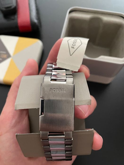 Часовник Фосил чисто нов