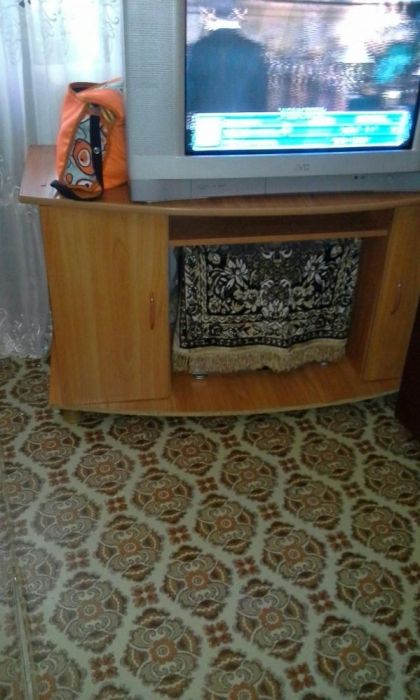 Продам тумбу под телевизор