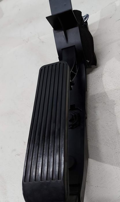 Ел педал газ,мерцедес w211 2.2сди 150кс 2004г