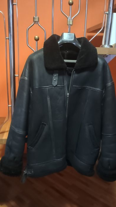 Geaca cojoc cu piele,culoare negru mărime 56,purtata