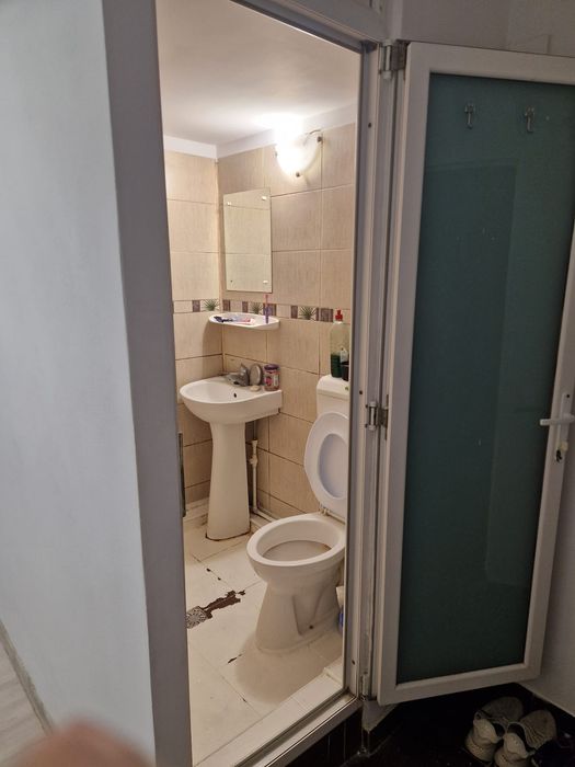 Garsoniera piața Reșița etaj 3 ,balcon mare preț 29000 euro