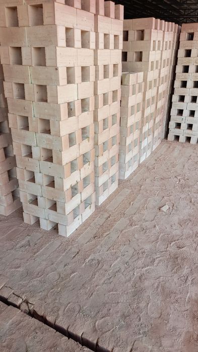 Pishgan g'isht. Yetkazib berish xizmati bor.