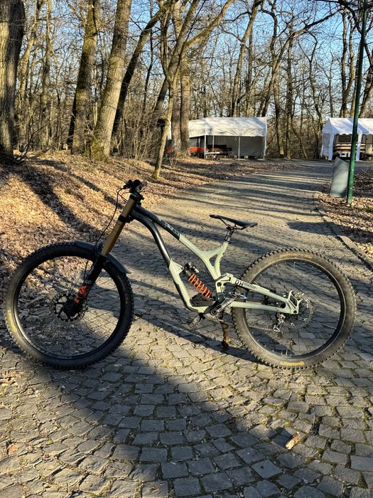 Bicicleta commencal supreme dh v4 custom
