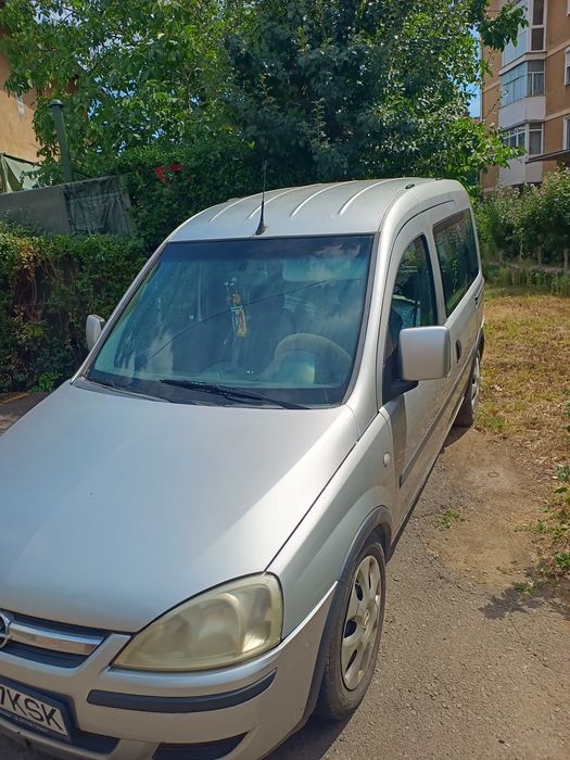 Vând Opel Combo
