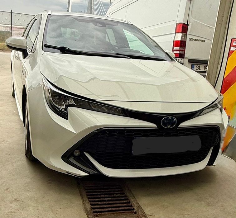 Dezmembrez Toyota Corola hybrid