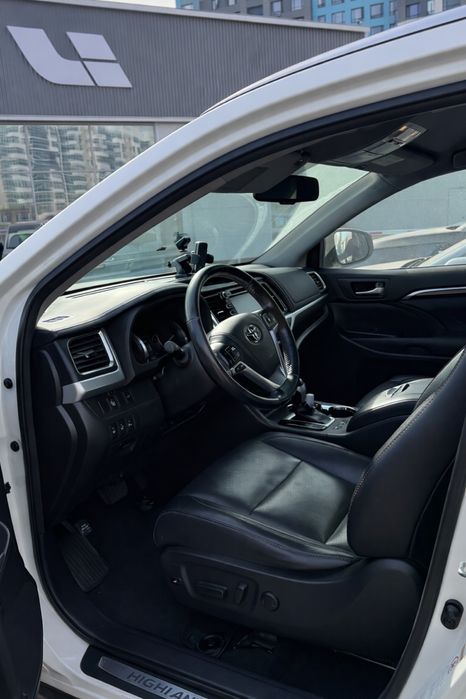Продам Toyota Highlander