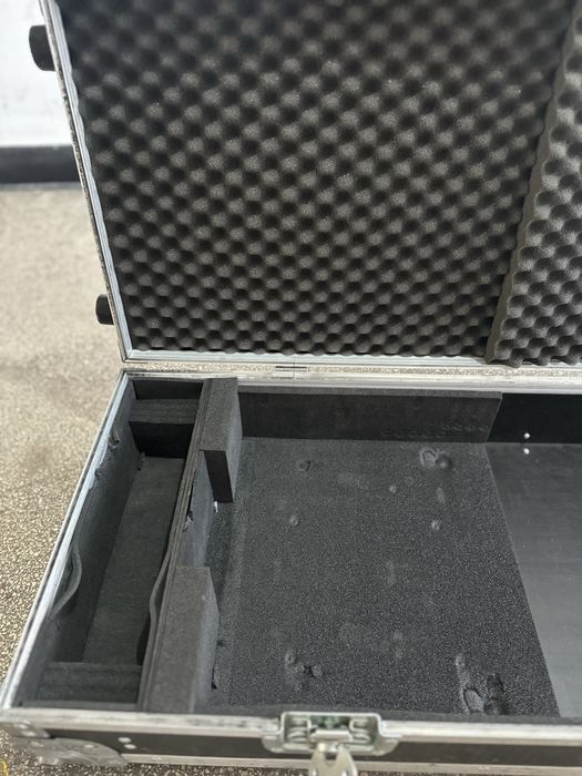 Vand Flight case /hardcase pentru clapa / orga cu suport pentru pedala