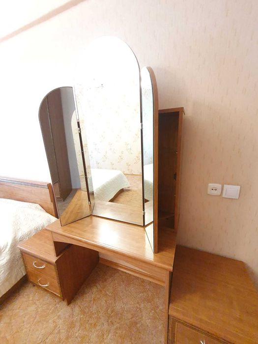 Продам туалетный столик