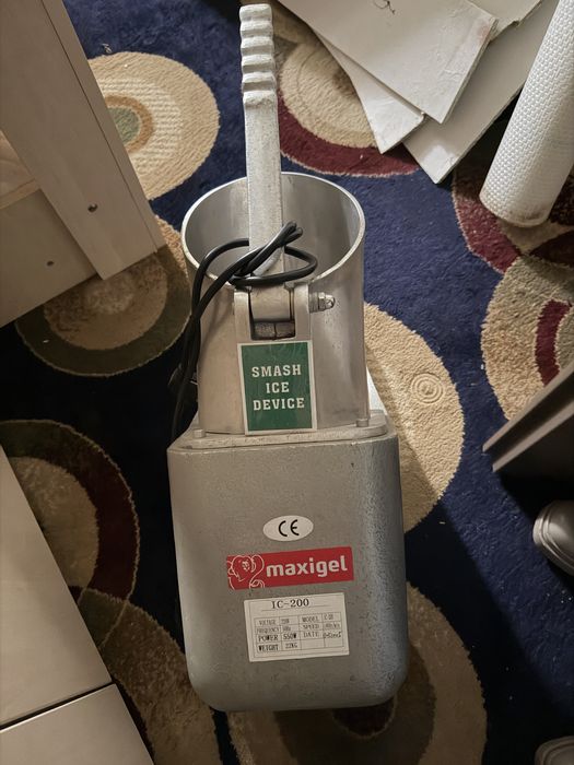 Masina spart gheata  pentru fulgi