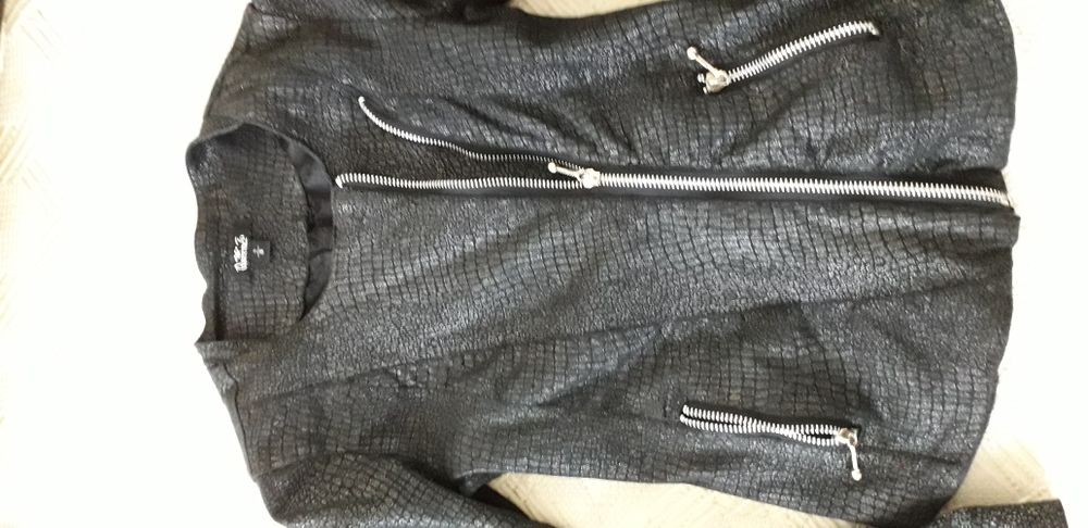 Черно сако/горнище/ и елече с пух за момиче 7,8 г